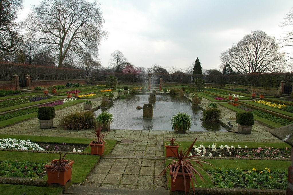 Kensington Palace by Vyacheslav Ryabichev