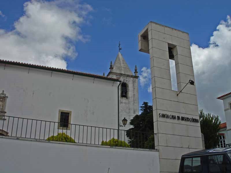 Penela - church outside http://en.wikipedia.org/wiki/Castle_of_Penela_(Portugal) by 工藤マイケル