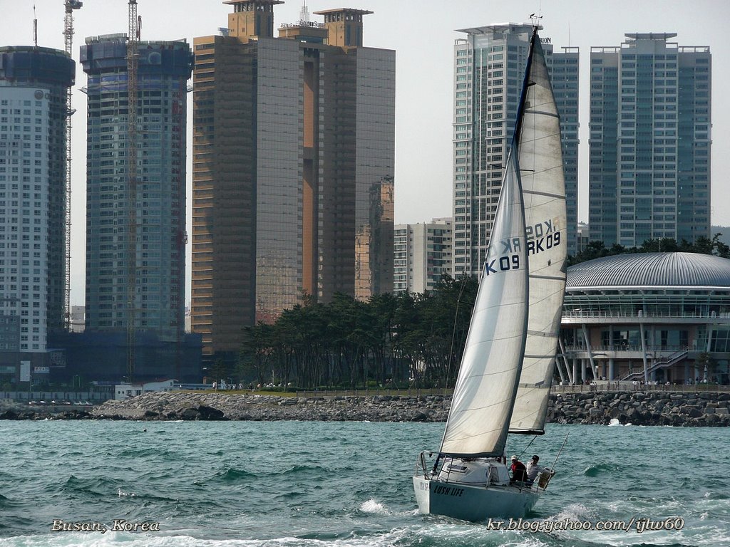 Yachting by Lee Iljoo