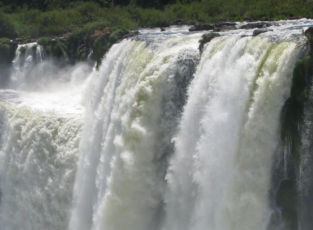 Cataratas do Iguaçu - Vista Parcial - Foz do Iguaçu/PR - BRASIL by Romão