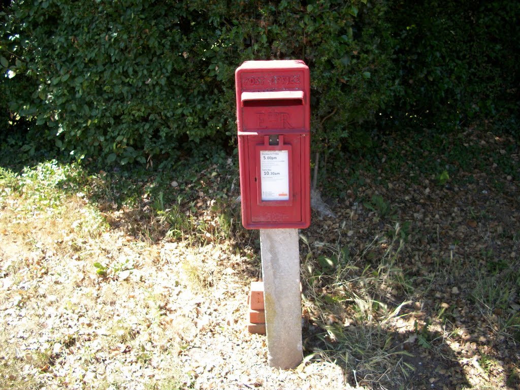 The Cliddesden Road letterbox by Robert'sGoogleEarthPictures