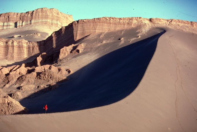 * Vallée de la lune dans le désert d'Atacama au petit matin. by planetair