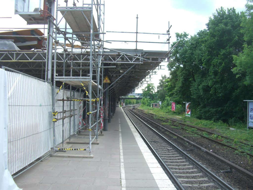 S-Bahnhof Nöldnerplatz by Kersten MB