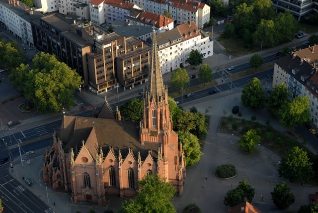 Hannover Nordstadt, Christuskirche (Blick aus dem Ballon) by Thorsten Lieder