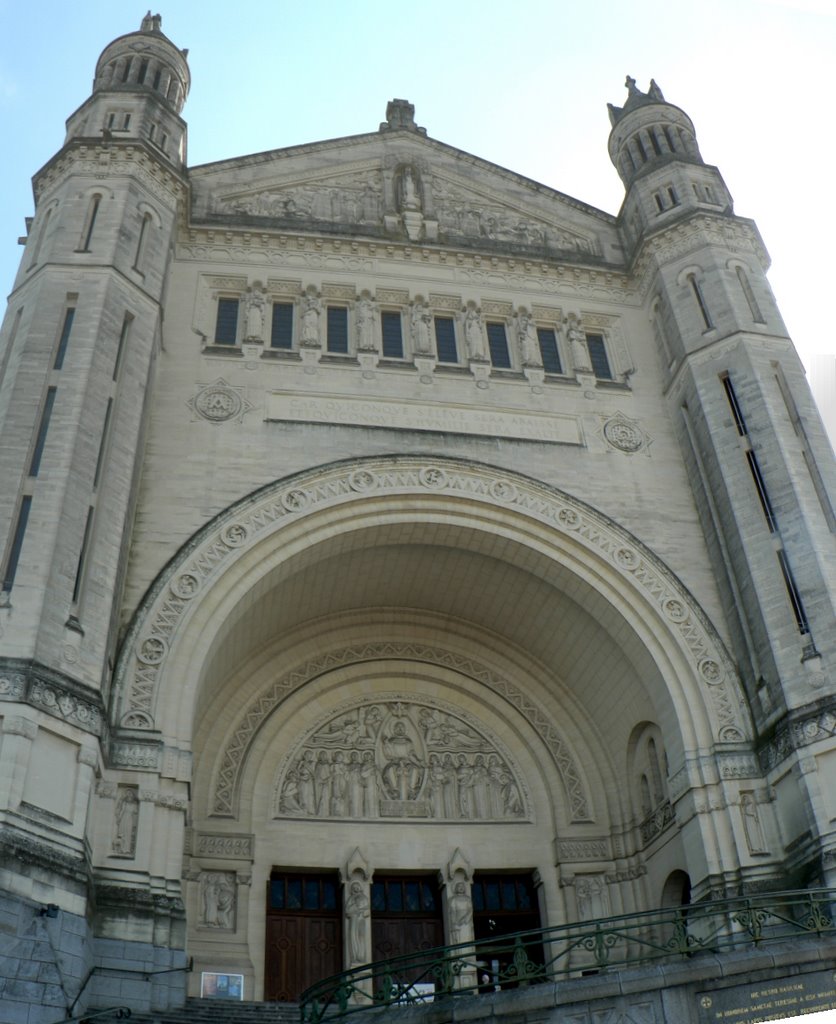 La Basilique de Lisieux (le portail) by Erwann Rouziou