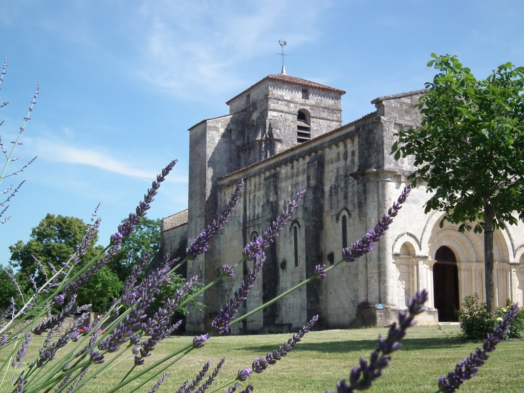 L'église romane de Villars-en-Pons by FrenchCobber