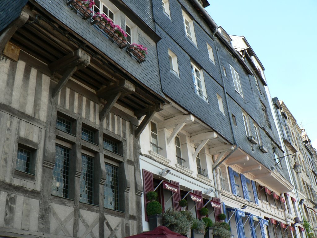 Les facades du Quai Saint Catherine by Erwann Rouziou