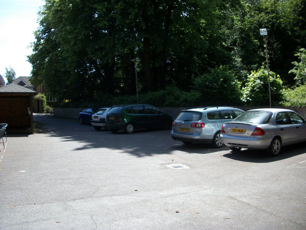 The Golden Lion car park by Robert'sGoogleEarthPictures