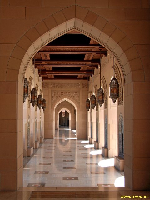 Sultan Qaboos Grand Mosque in Muscat by Stefan Grötsch