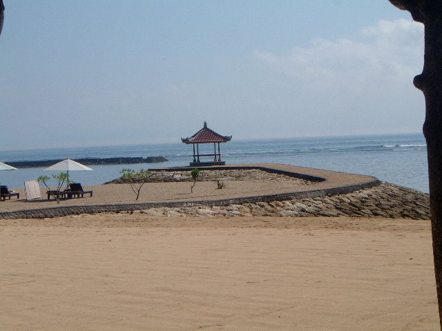 View towards the sea from Nusa Dua Beach Hotel by shazza