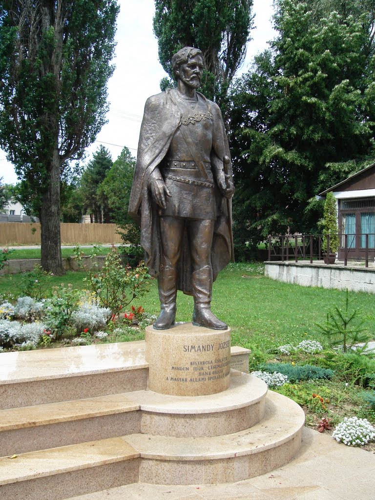 József Simándy's statue by Fekist