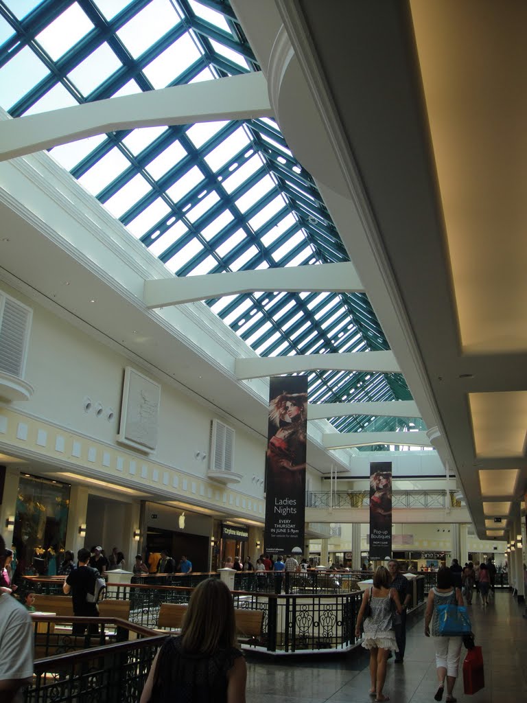 The High Street in Meadowhall by vikramjit