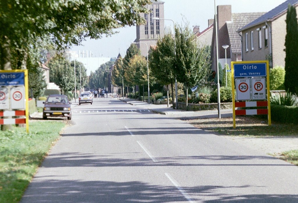 Streetscape - Oirlo by Hal Saddington