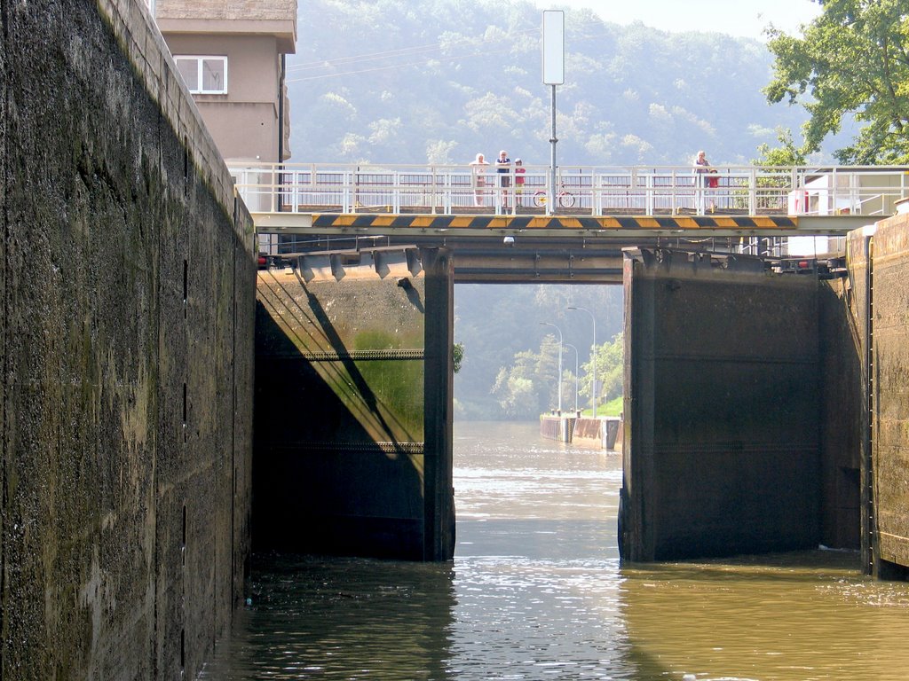 Neckar-SchleuseHessigheim02 (Sluice, Lock) by © Roland