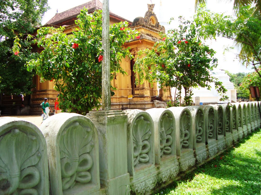 Perimeter Wall at Kelaniya Rajamaha Viharaya by jmsbandara