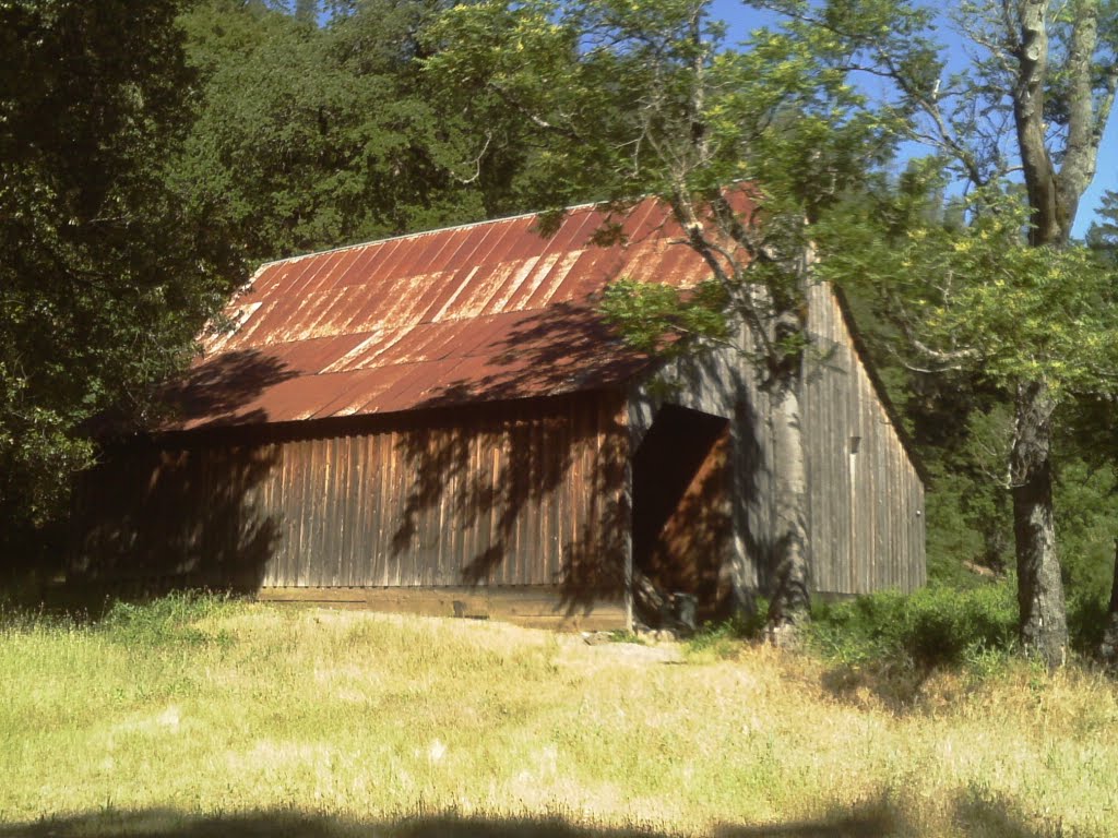 Old Barn by briantravelman