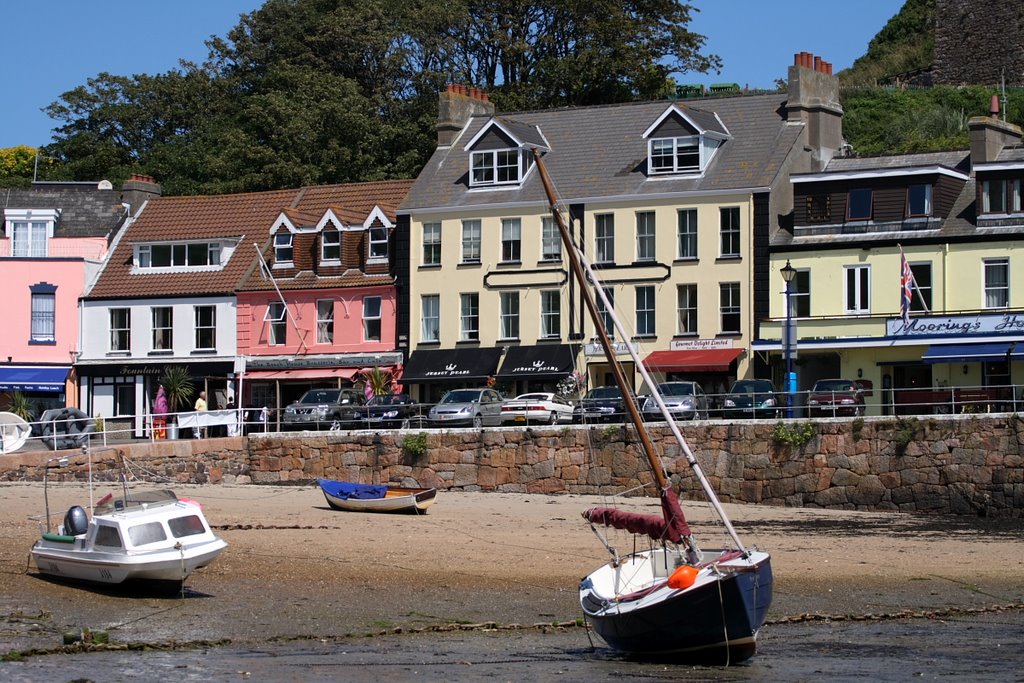 Gorey Pier by Dan Marsh