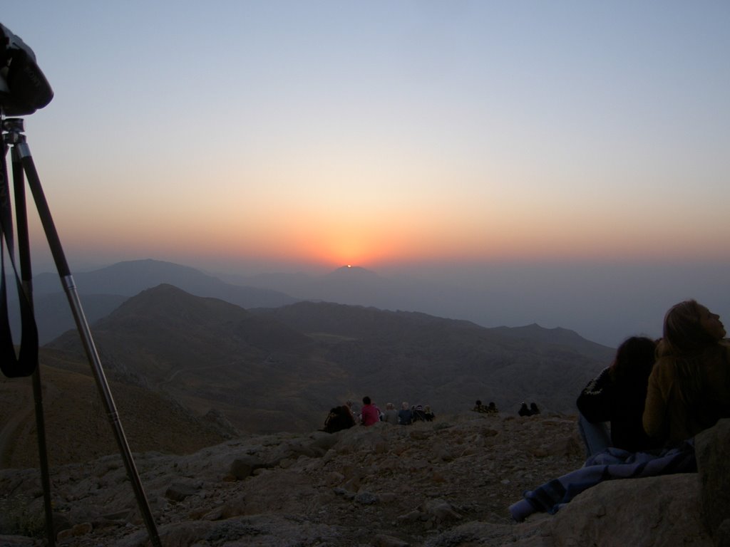 Nemrut'ta Güneş'i Beklerken by asisa