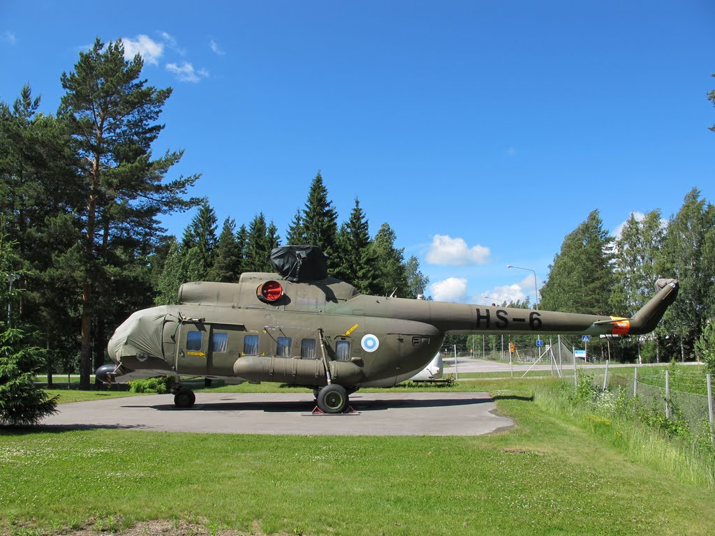 Finnish Aviation Museum / Mi-8P by Elena Zakamaldina