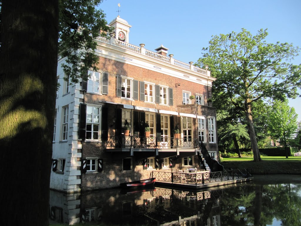 Ridderhofstad Bolenstijn (Bolenstijn Castle) by Willem Nabuurs