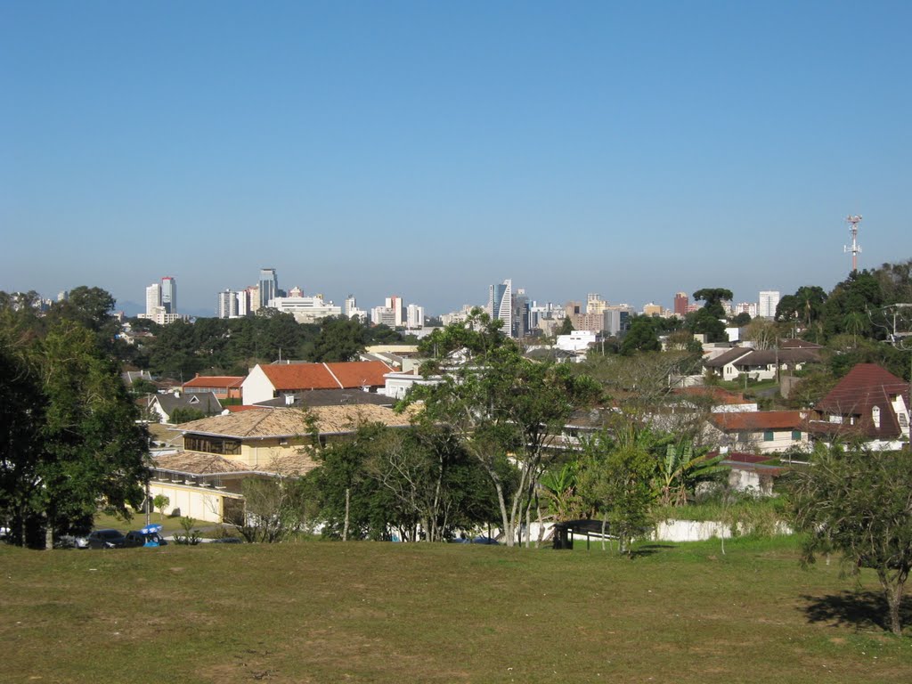 Looking SE; Vista Alegre on the foreground; Alto da Glória and Centro Cívico on the background -- Jun/2010 by Street Galloper