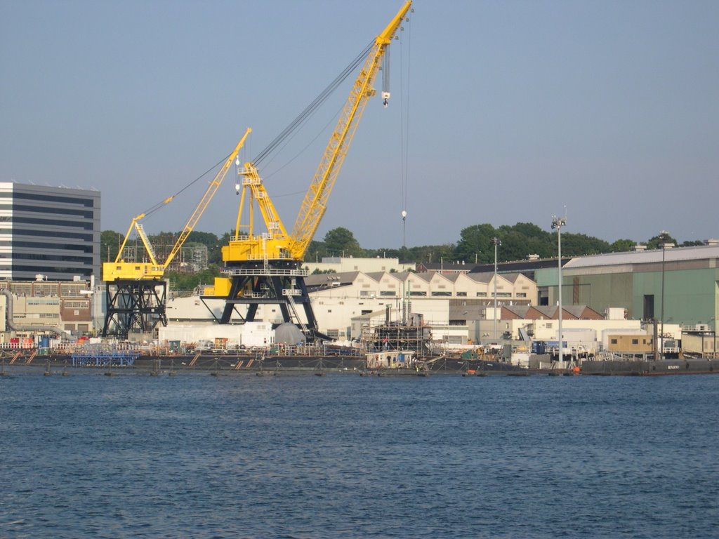 Electric Boat with a Virginia class sub in July 2004 by chucker2