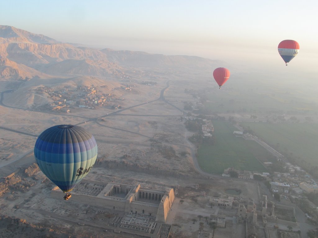 Hot Air Balloon Flight over West Band by jthchan