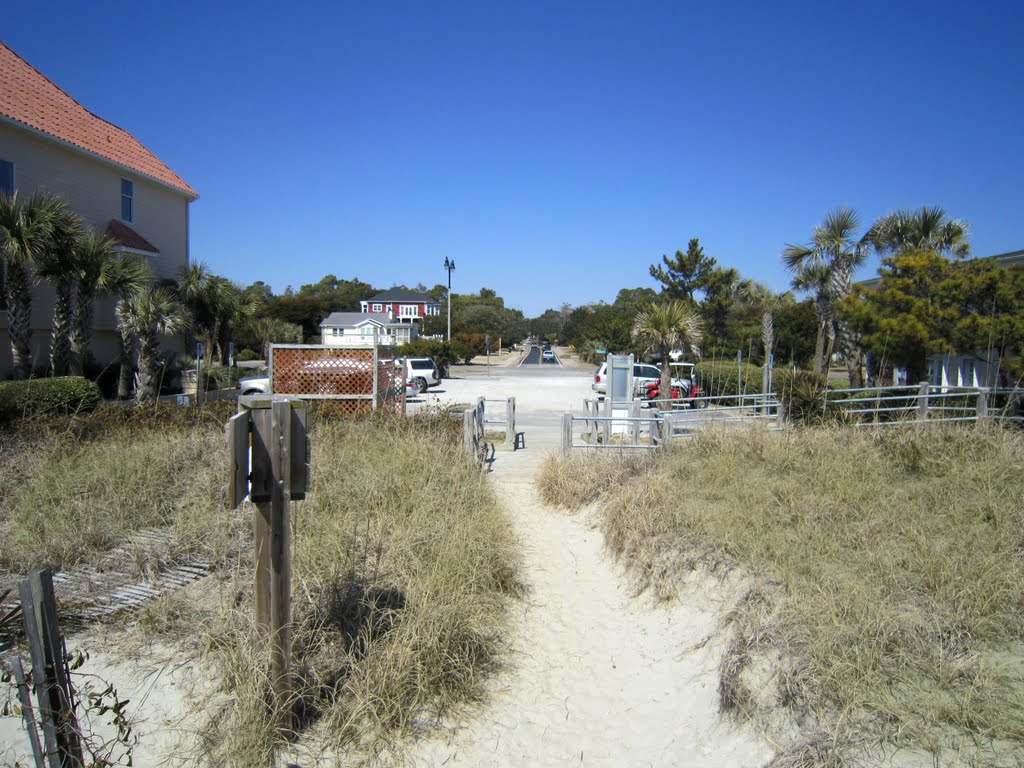 Path from the beach at 8th Avenue North by jasten