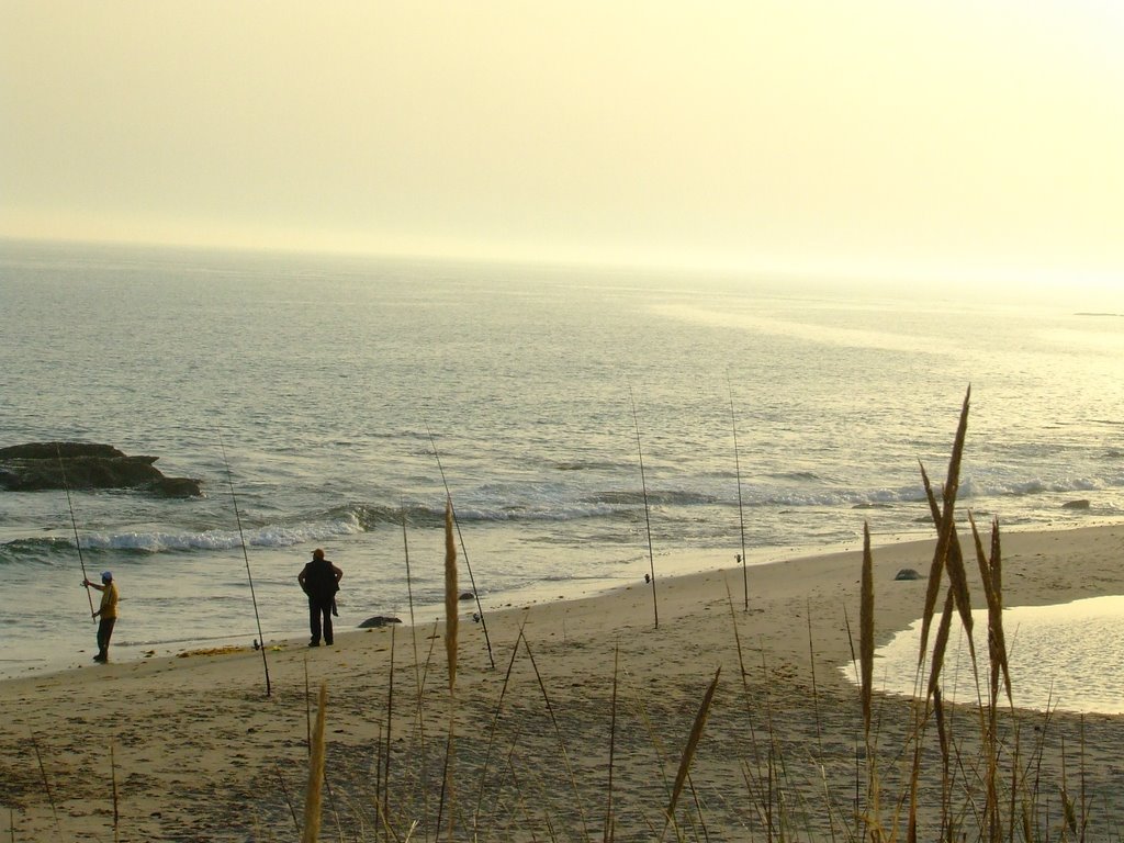 Pescadores en la calita de Punta Paloma by ghaliano