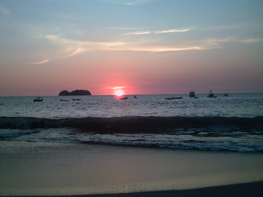 Atardecer Playa Hermosa by jobando123