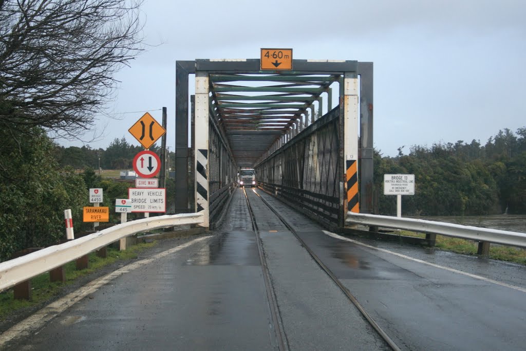 Combined road/rail bridge by Martin Free