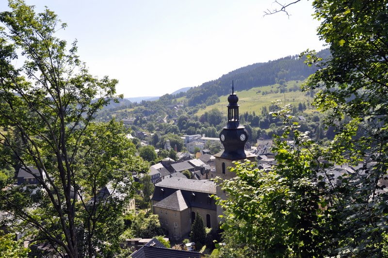 Blick vom Schloß Wespenstein nach Gräfenthal by Werner Beneke