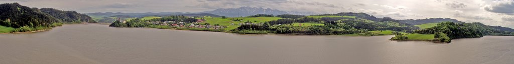 A reservoir in Czorsztyn by Piotr Cisek