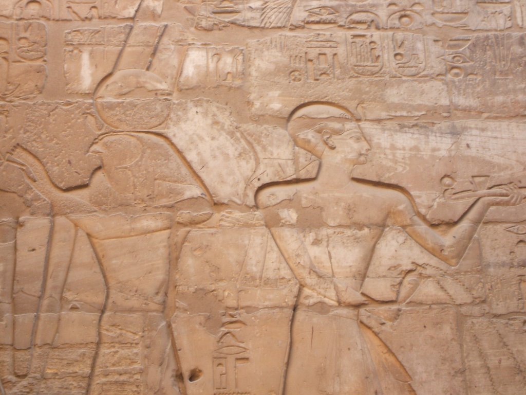 Carvings, Luxor temple by rincewind