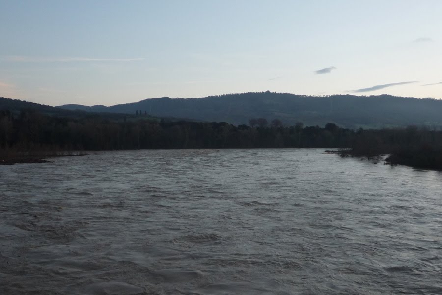 Il fiume Ombrone in piena, 06/01/2010 by christoph.fischer@tiscali.it