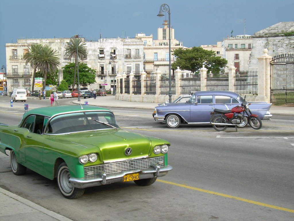 Avenida del Puerto by gjdutman