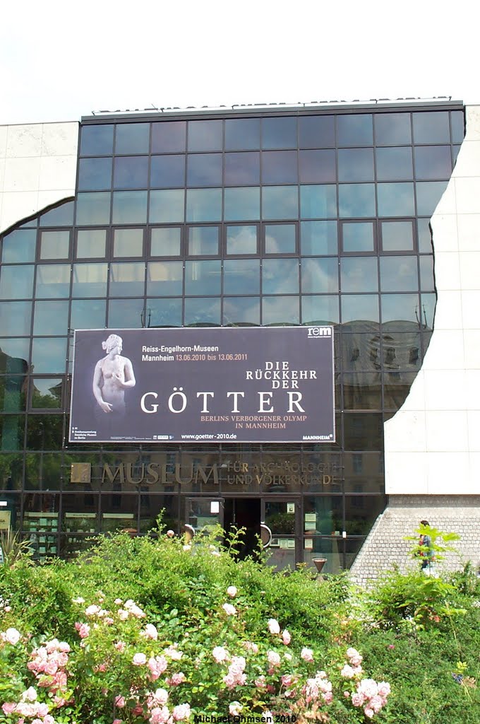 ‚Die Rückkehr der Götter’ in Mannheim Innenstadt by Michael Ohmsen