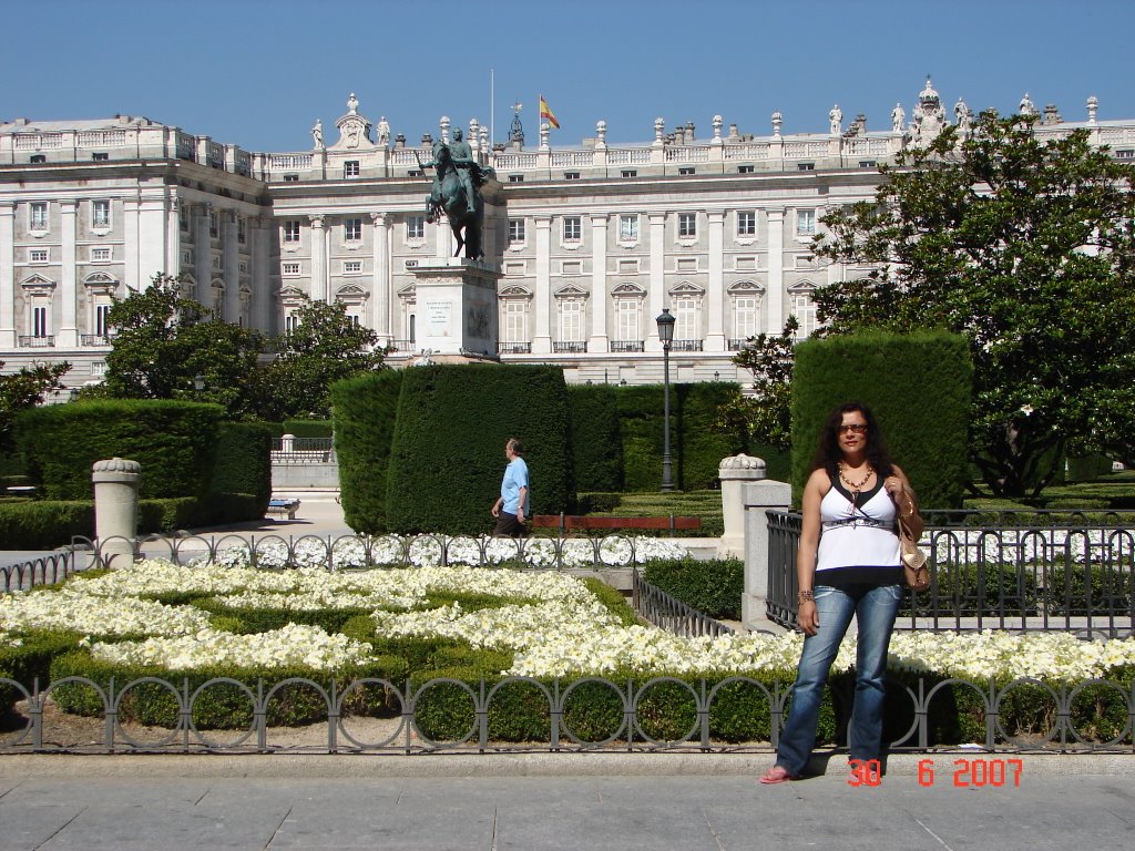 Plaza de Oriente, próximo ao Palácio Real - Madri by Samuel Hermanson