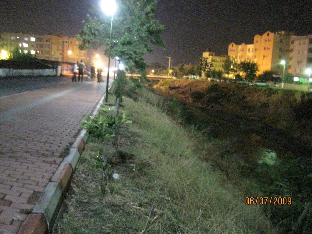 Kanal kenarında gece - Eser Hoca... by M. Ezher GÜNAY