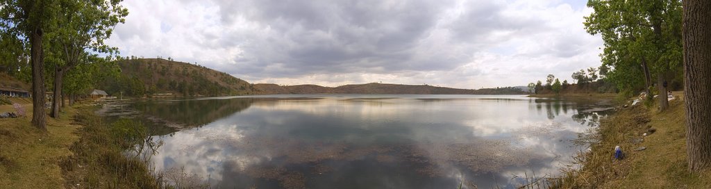 Panorama of Lake Andraikiba by David Thyberg