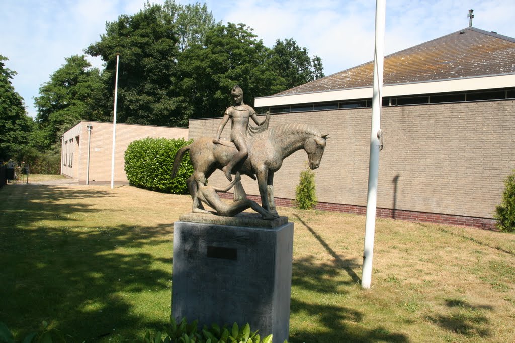 Saint Martin gives out; Prinses Marijkelaan Maartensdijk by Carl030nl