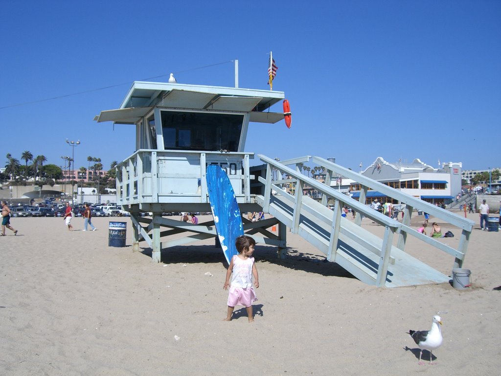 LIFEGUARD TOWER by Thomas Walk