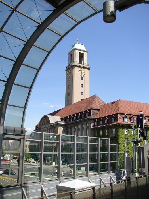 Rathaus Spandau ( vom ICE Bahnhof aus gesehen ) by joergle44