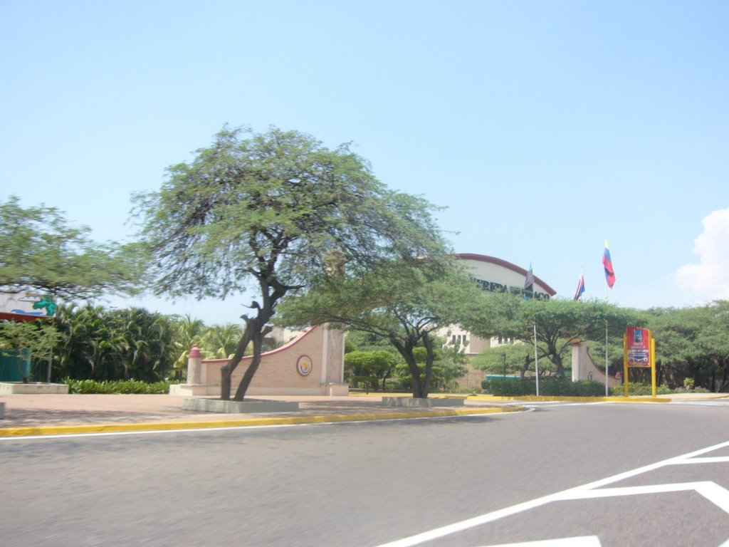 Parque Vereda Del Lago, Maracaibo, Zulia, Venezuela by huraboma