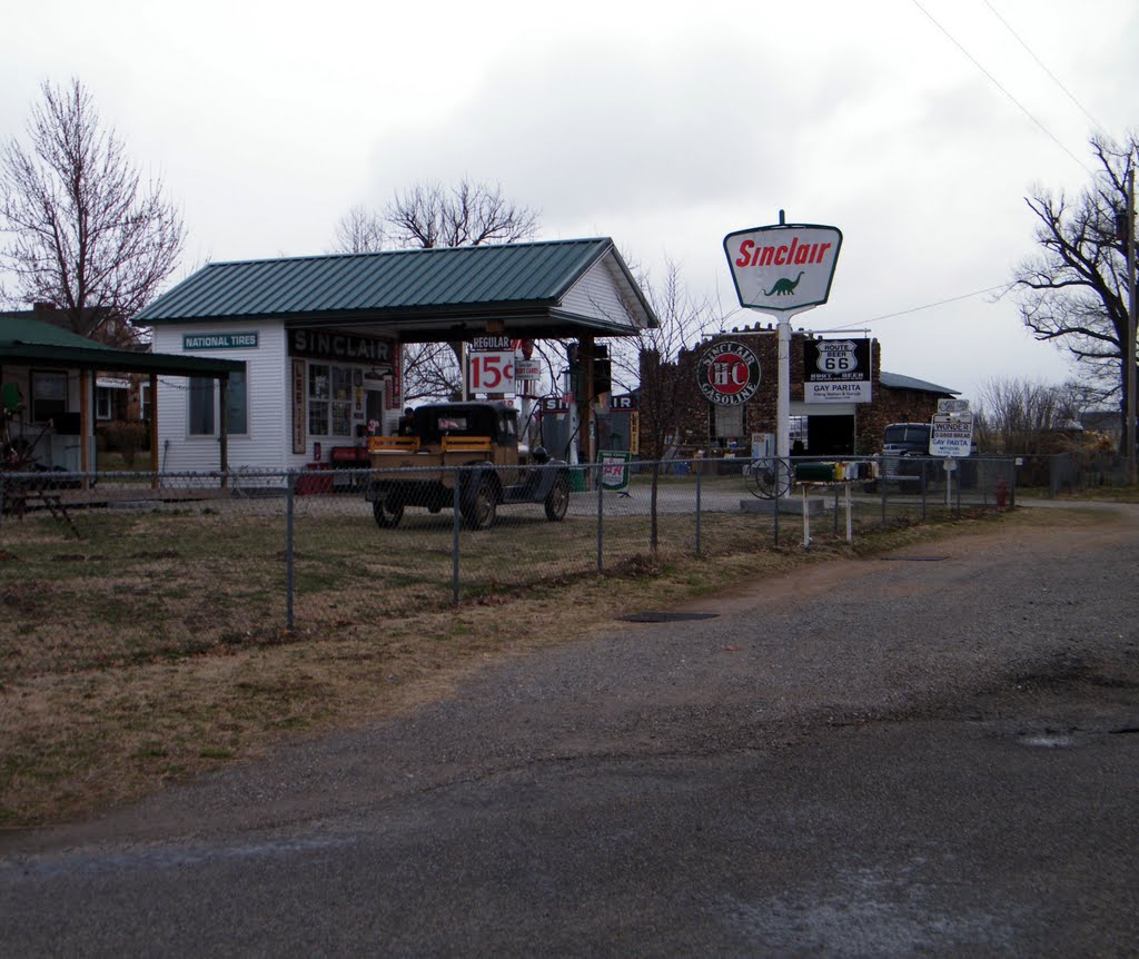 Replica of Old Sinclair Station by roadtripstuff