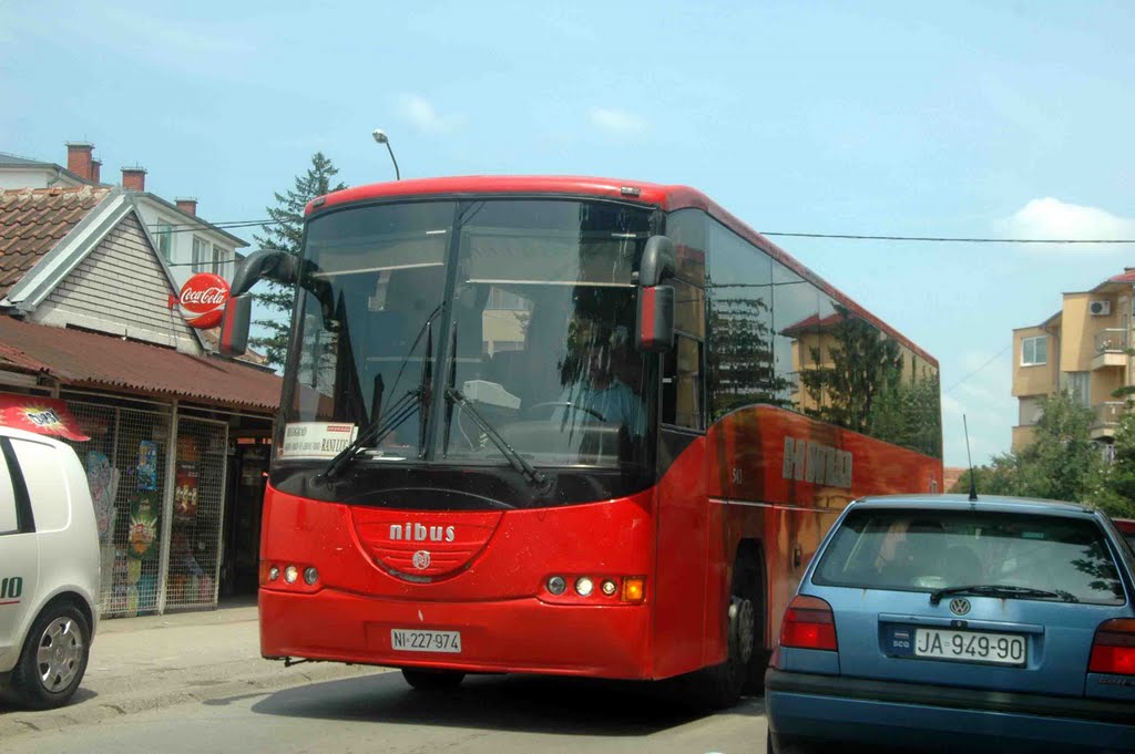 Autobus Nišekspresa u Ćupriji by Teča sa Dunava