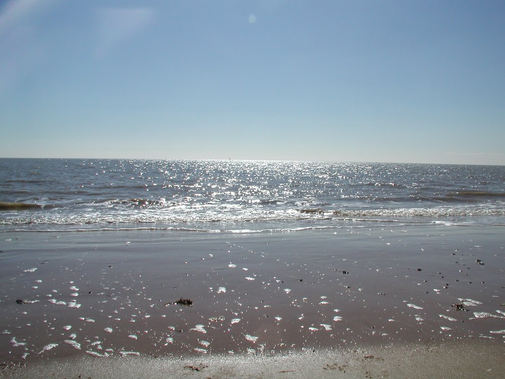 Frinton Beach by sdwhite