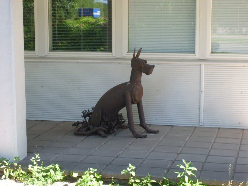 Metallic dog by Petri Saarinen