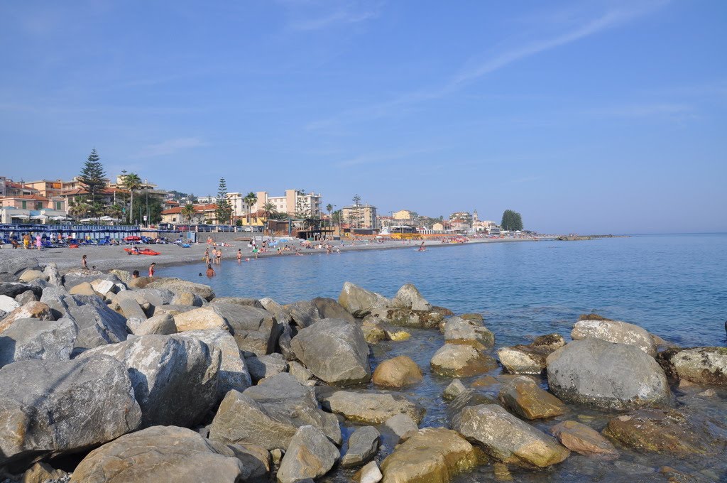 Spiaggia di Bordighera (IM) by ValLus