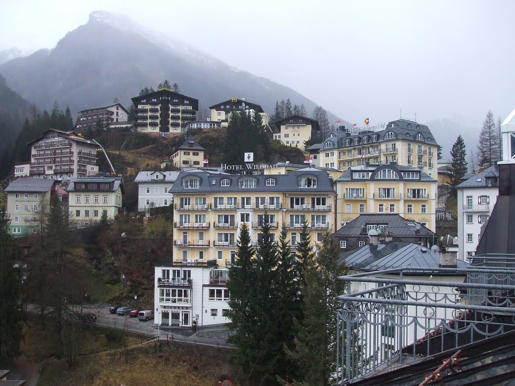 Blick vom Balkon des Appartements 1609 im Mondi Bellevue auf den Bad Gasteiner "Hotelberg", Anfang Dezember 2009 by Wolfgang Hanko